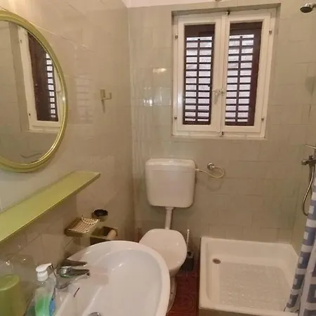 Apartment Dolores Kuciste